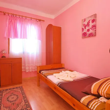 Alma 879 Apartment