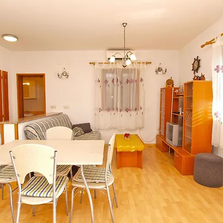 Alma 879 * Porec