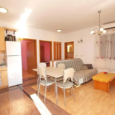 Apartman Alma 879 *