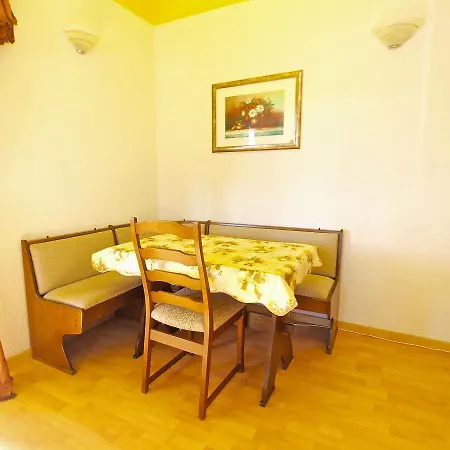 Alma 879 Apartman